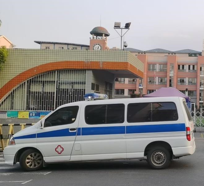 东方华侨农场救护车出租护送骨折病人一公里多少钱