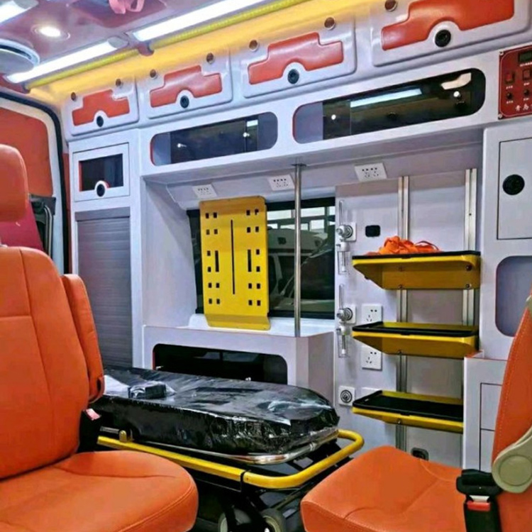 东方华侨农场长途救护车护送病人租赁价格
